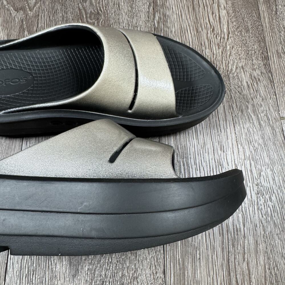 OOFOS OOmega OOahh Luxe Platform Recovery Slides Sandals Metallic Womens 9 - Picture 7 of 16